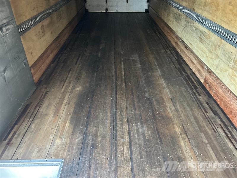 International MV607 4x2 Van Truck Camion cassonati