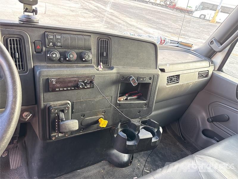 International MV607 4x2 Van Truck Umpikorikuorma-autot