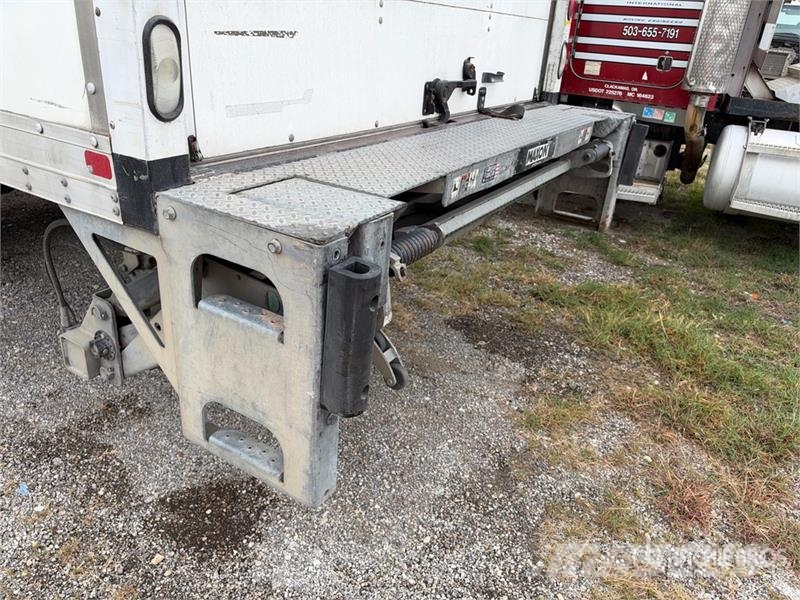 International MV607 4x2 Van Truck Camiones con caja de remolque