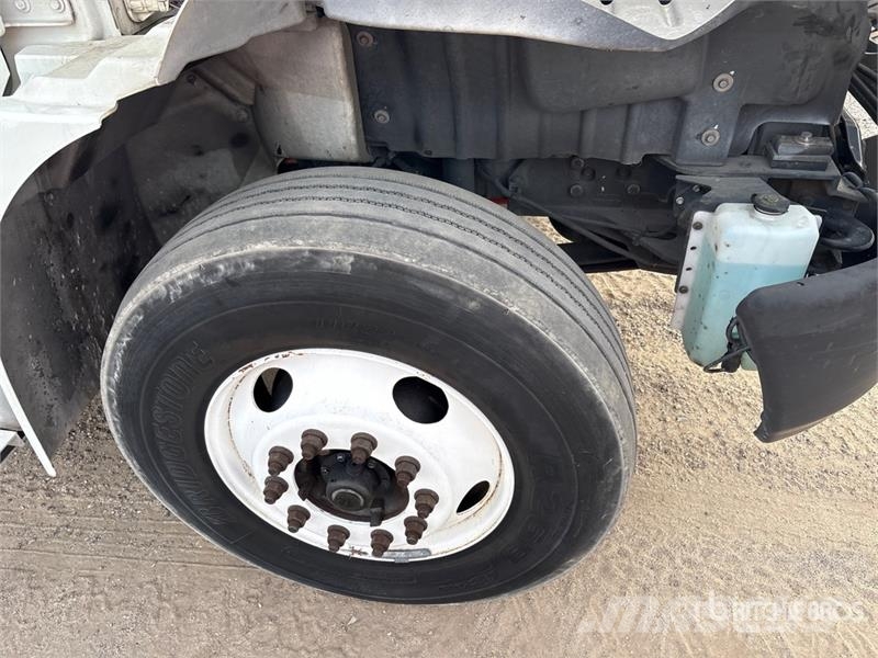 International MV607 SBA 4x2 Van Truck Tovornjaki zabojniki