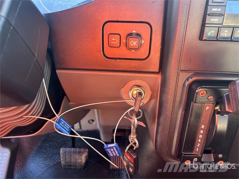 International MV607 SBA 4x2 Rollback Truck Sleepwagens