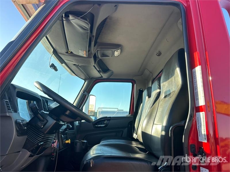 International MV607 SBA 4x2 Rollback Truck Sleepwagens