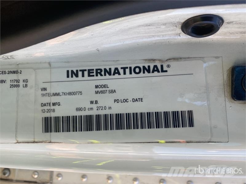 International MV607 SBA 4x2 Van Truck Camion Fourgon