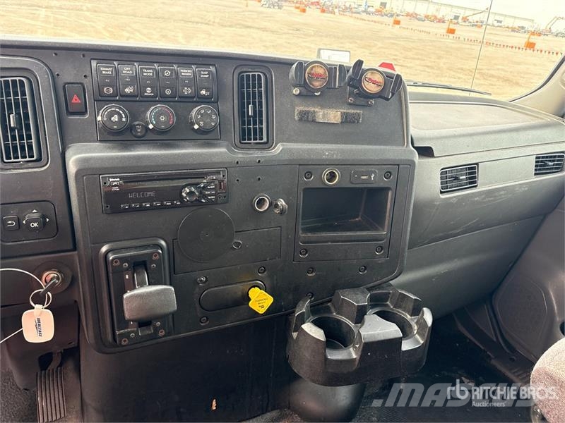 International MV607 SBA 4x2 Van Truck Tovornjaki zabojniki
