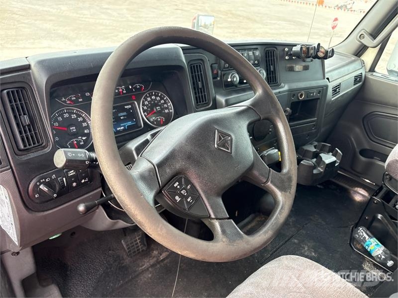International MV607 SBA 4x2 Van Truck Tovornjaki zabojniki