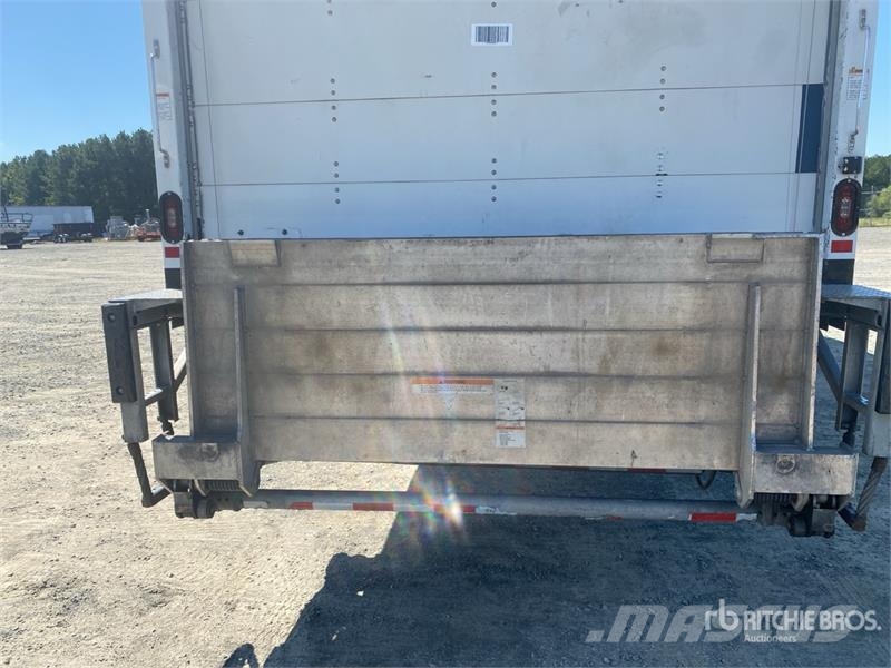 International MV607 Van Truck Camiones con caja de remolque