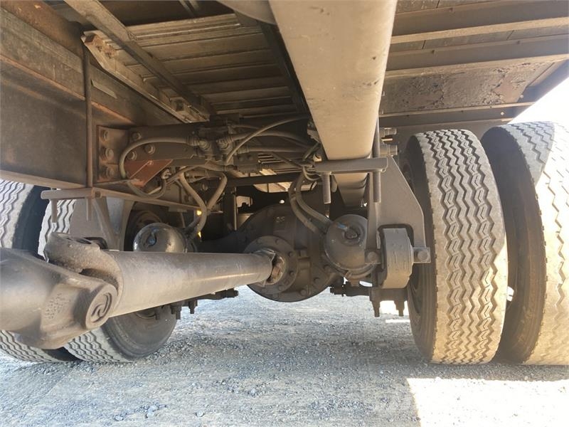 International MV607 Van Truck Camiones con caja de remolque