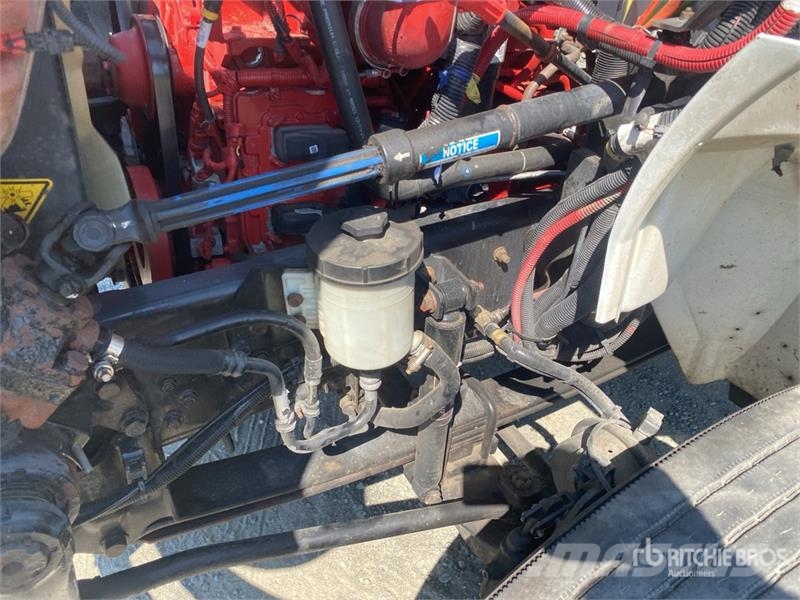 International MV607 Van Truck Camiones con caja de remolque
