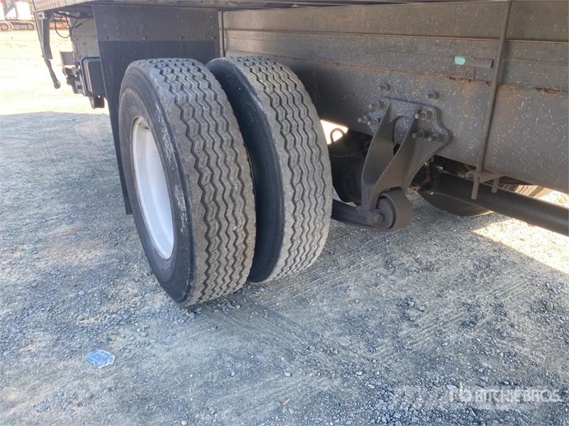 International MV607 Van Truck Camiones con caja de remolque