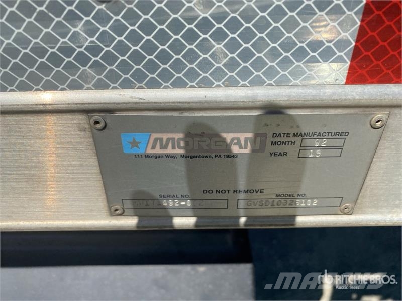 International MV607 Van Truck Camiones con caja de remolque