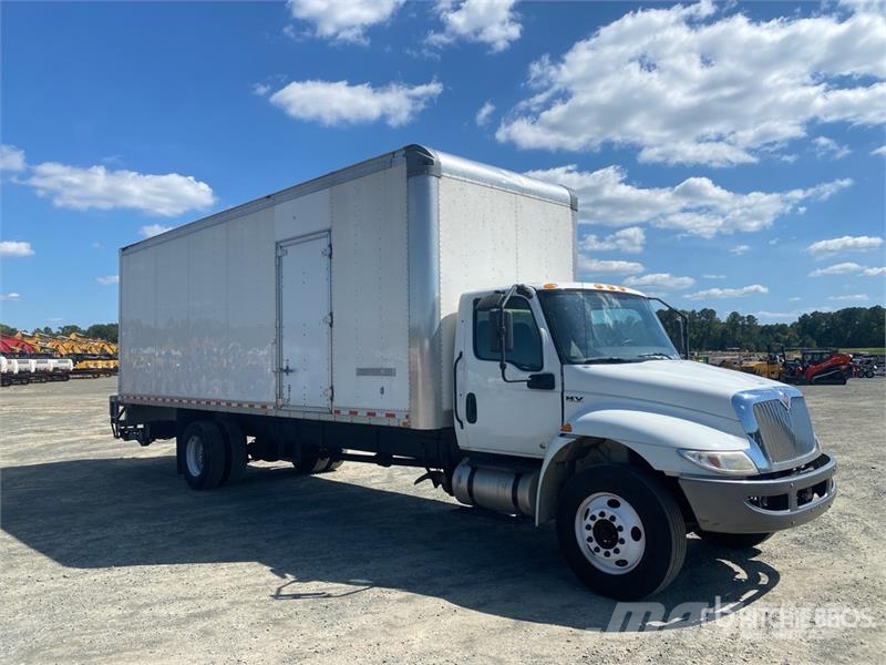 International MV607 Van Truck Camiones con caja de remolque