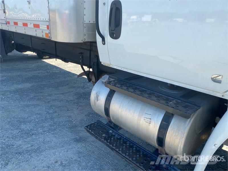 International MV607 Van Truck Camiones con caja de remolque