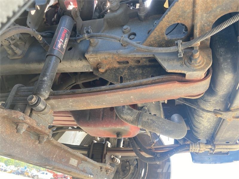 International MV607 Van Truck Camiones con caja de remolque