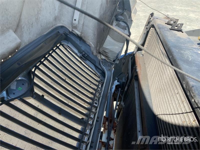 International MV607 Van Truck Camiones con caja de remolque