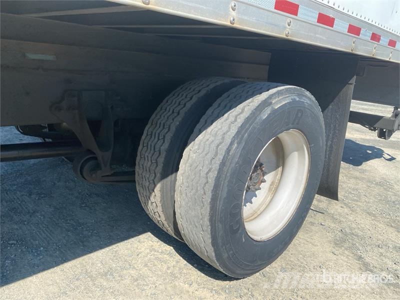 International MV607 Van Truck Camiones con caja de remolque