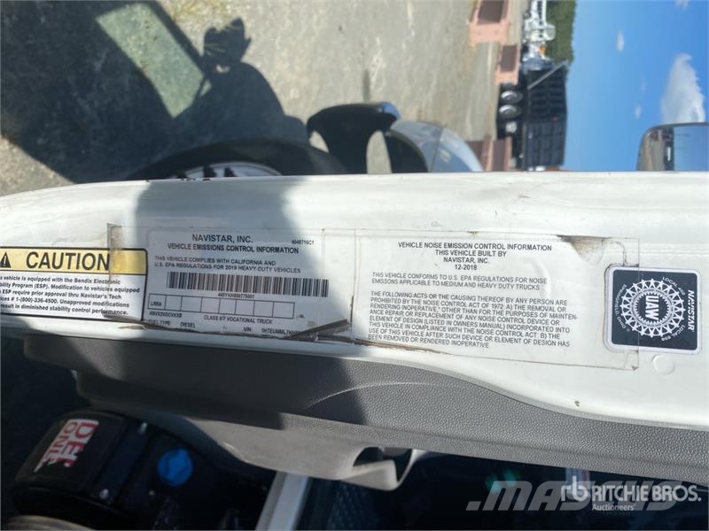 International MV607 Van Truck Camiones con caja de remolque