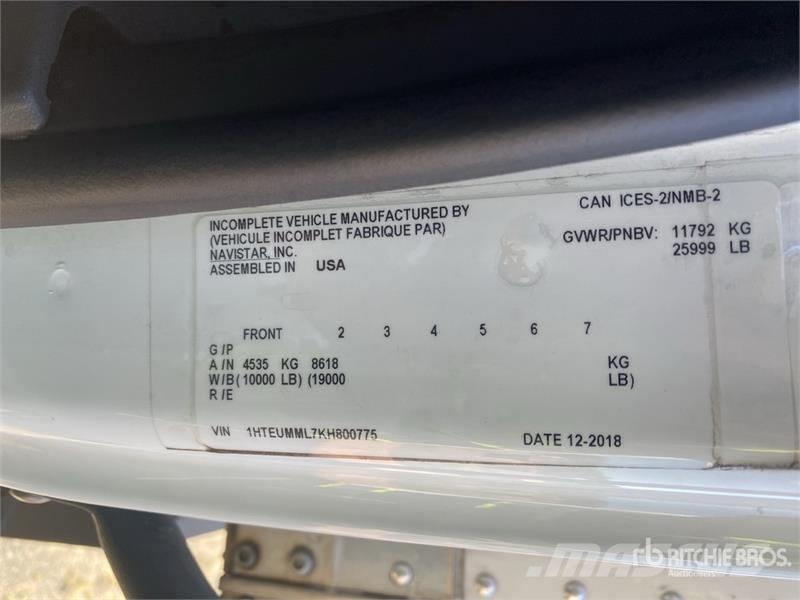 International MV607 Van Truck Camiones con caja de remolque