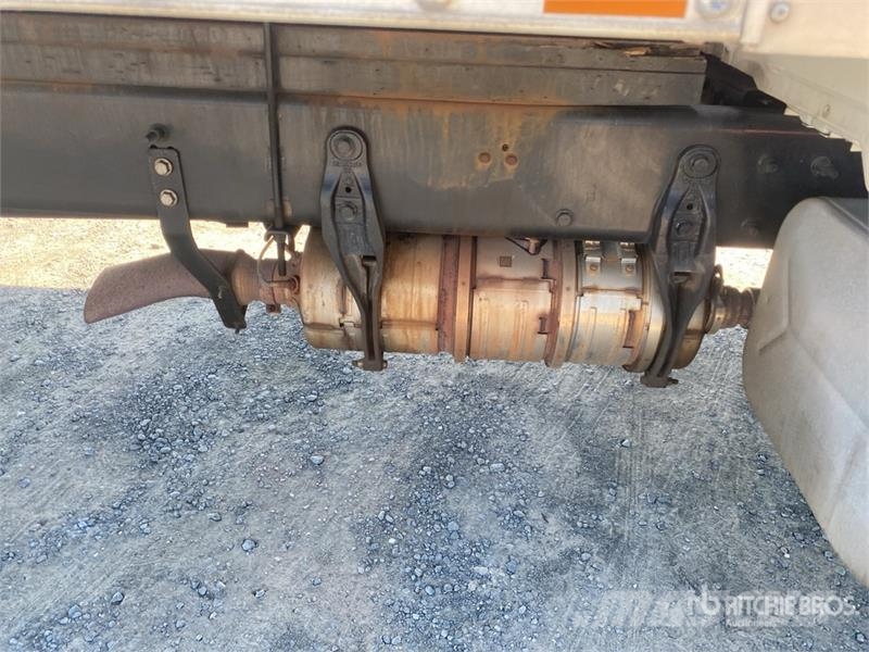 International MV607 Van Truck Camiones con caja de remolque