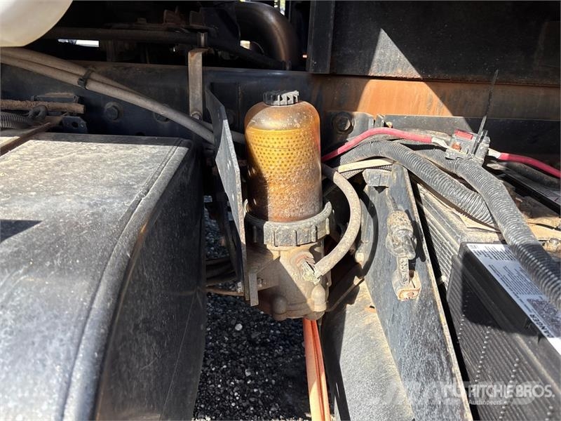 International MX240 on International Workstar 7400 6x4 Vacuum Ex Kombi vozila/ vakum kamioni
