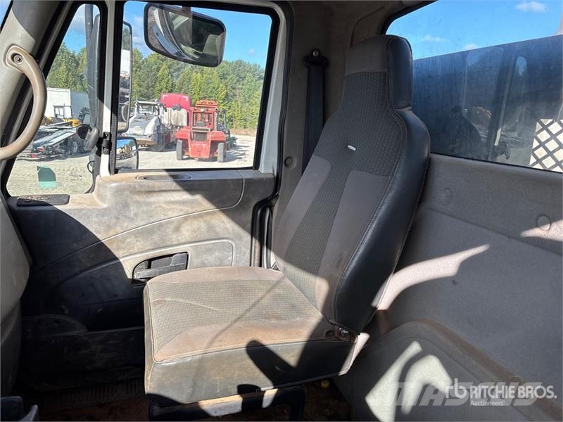 International MX240 on International Workstar 7400 6x4 Vacuum Ex Kombi vozila/ vakum kamioni
