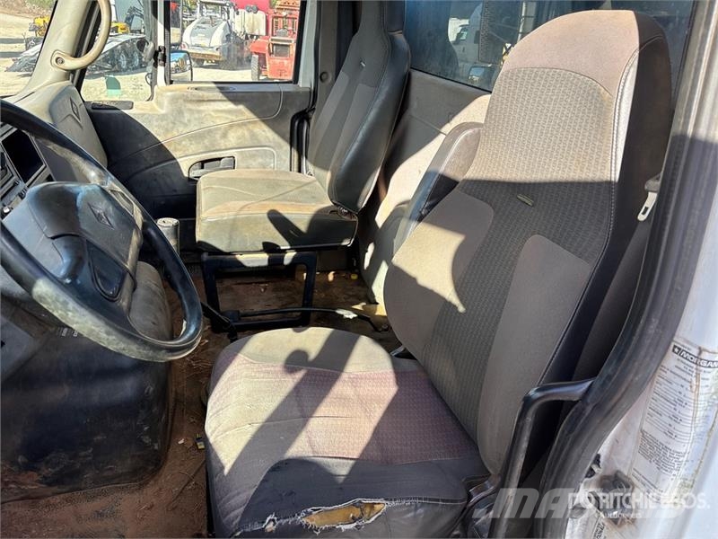 International MX240 on International Workstar 7400 6x4 Vacuum Ex Kombi vozila/ vakum kamioni