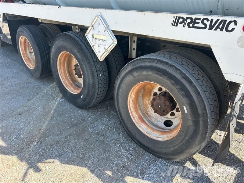International on  International 8x4 Vacuum Tanker Truck (Inopera Combi / vacuum trucks