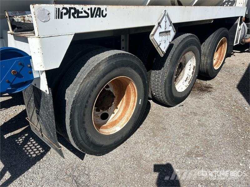 International on  International 8x4 Vacuum Tanker Truck (Inopera Combi / vacuum trucks