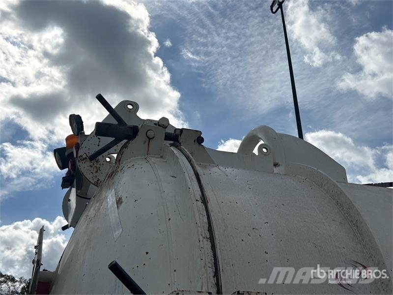 International on International WorkStar 7500 6x4 Vacuum Tanker Slamsuger