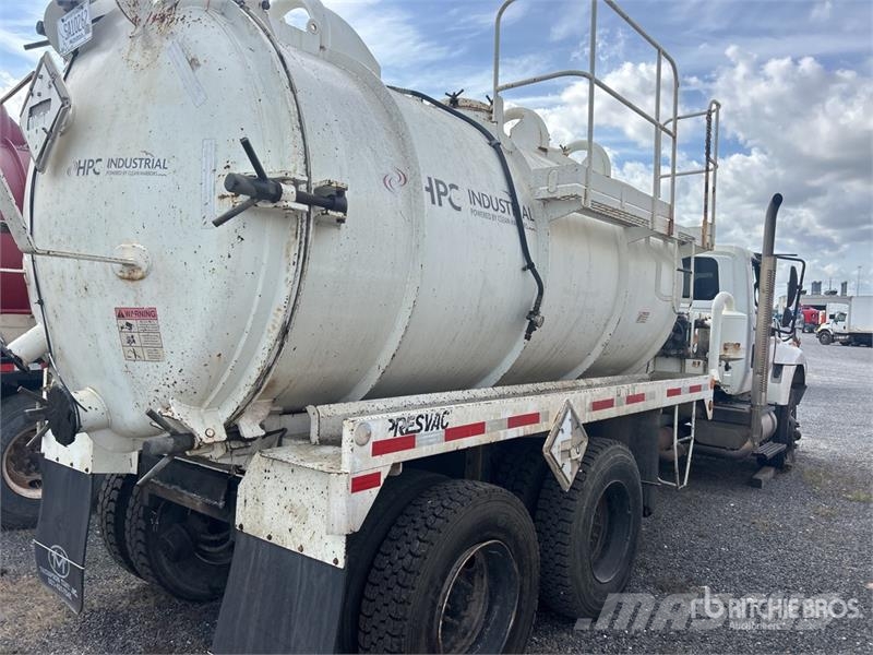International on International WorkStar 7500 6x4 Vacuum Tanker Slamsuger