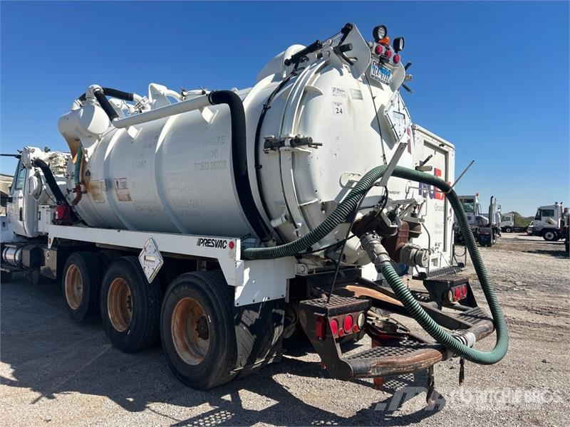 International on  International 8x4 Vacuum Tanker Truck (Inopera Combi / vacuum trucks