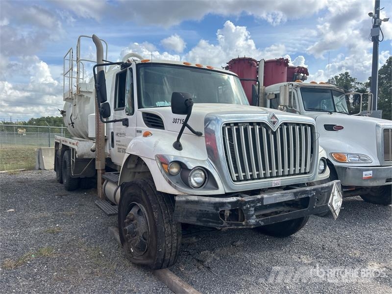 International on International WorkStar 7500 6x4 Vacuum Tanker Slamsuger
