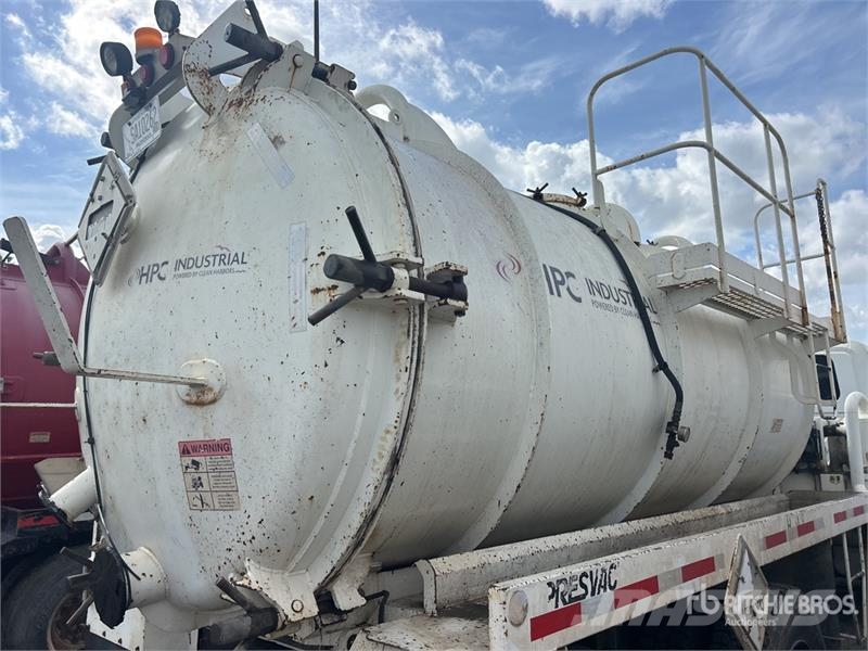 International on International WorkStar 7500 6x4 Vacuum Tanker Slamsuger