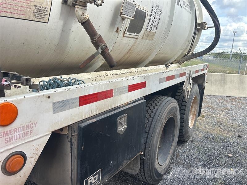 International on International WorkStar 7500 6x4 Vacuum Tanker Slamsuger