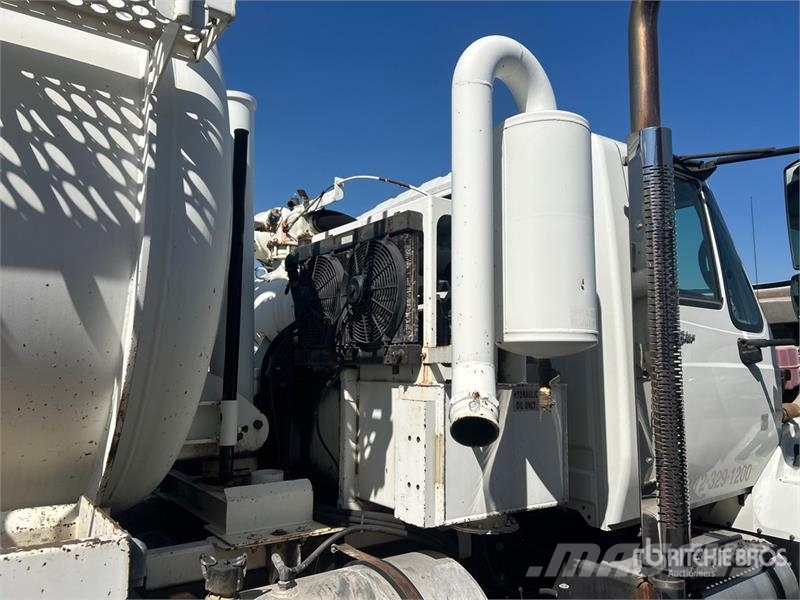 International on  International 8x4 Vacuum Tanker Truck (Inopera Combi / vacuum trucks