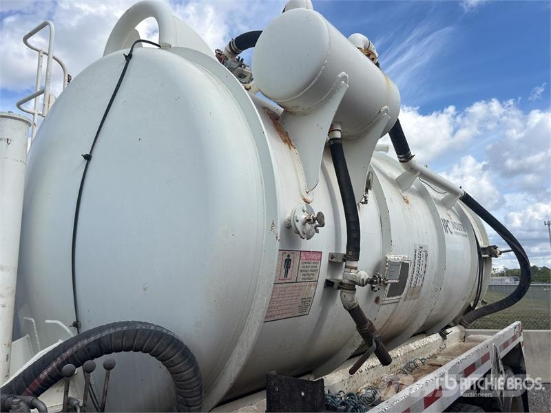 International on International WorkStar 7500 6x4 Vacuum Tanker Slamsuger