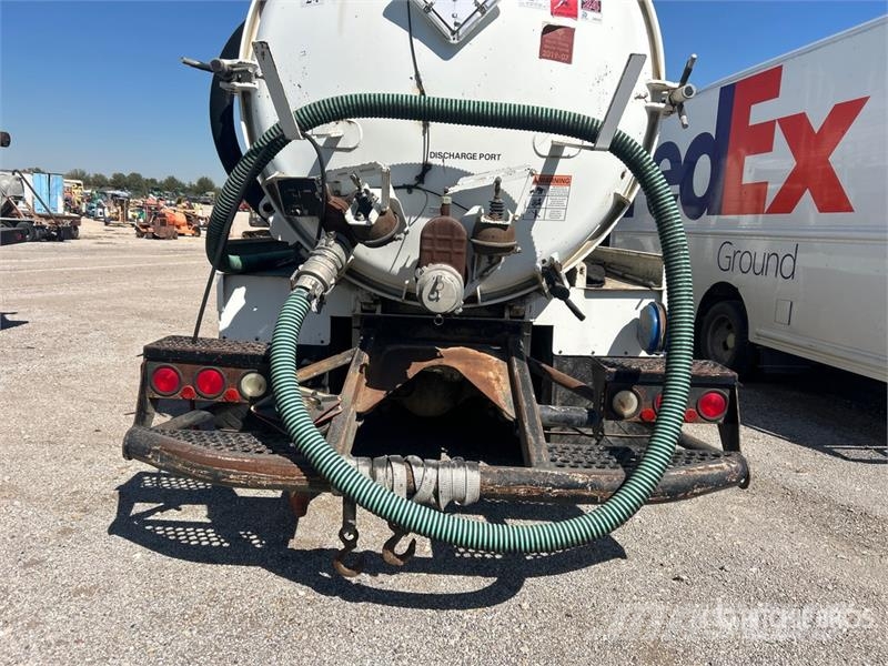 International on  International 8x4 Vacuum Tanker Truck (Inopera Combi / vacuum trucks