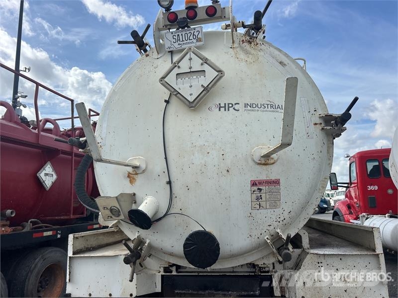 International on International WorkStar 7500 6x4 Vacuum Tanker Slamsuger