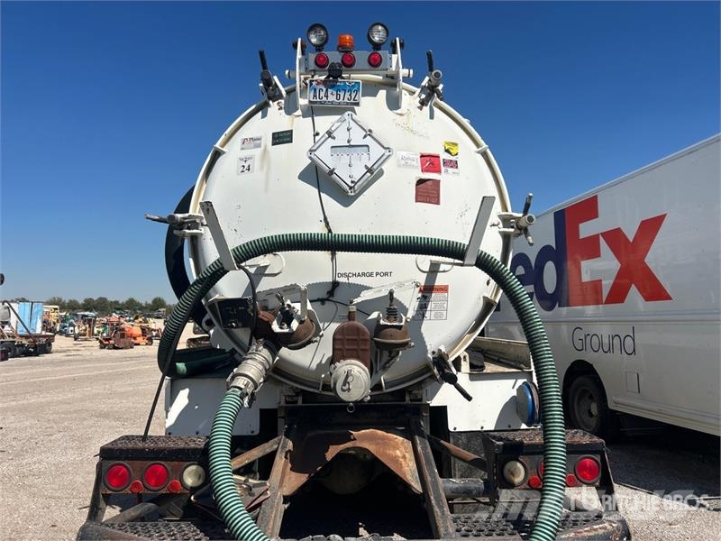 International on  International 8x4 Vacuum Tanker Truck (Inopera Combi / vacuum trucks