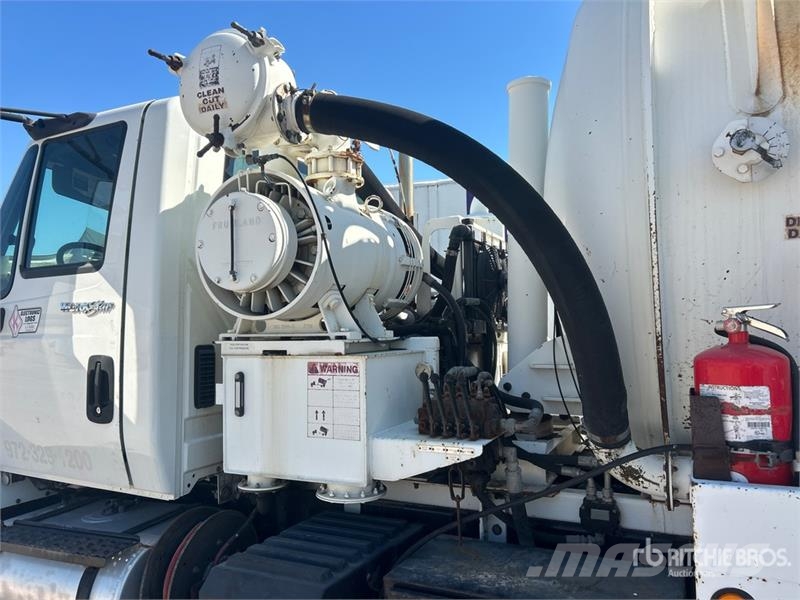 International on  International 8x4 Vacuum Tanker Truck (Inopera Combi / vacuum trucks