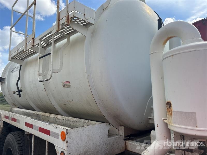 International on International WorkStar 7500 6x4 Vacuum Tanker Slamsuger