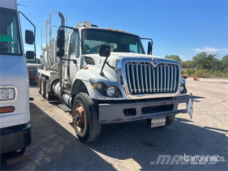 International on  International 8x4 Vacuum Tanker Truck (Inopera Combi / vacuum trucks