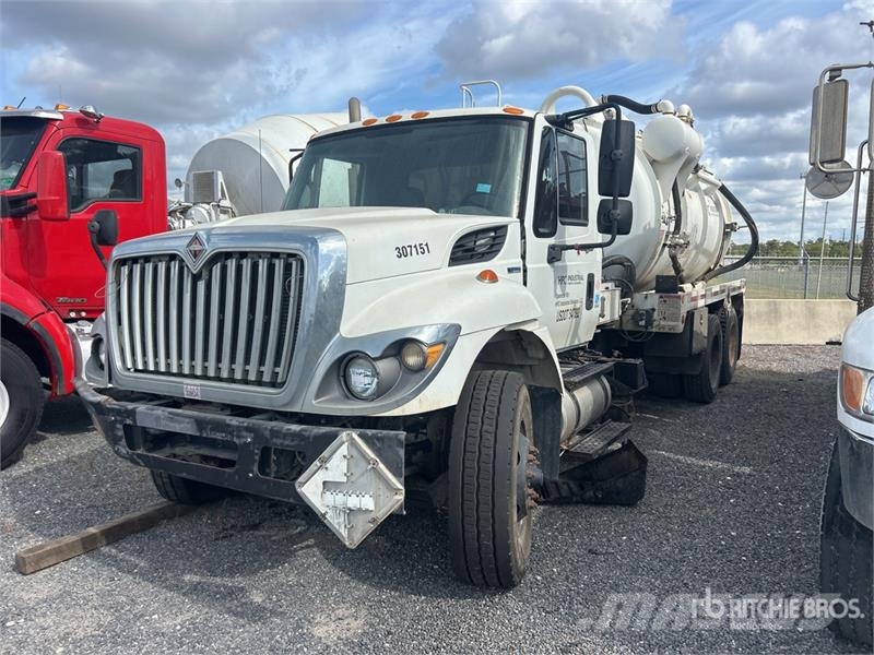 International on International WorkStar 7500 6x4 Vacuum Tanker Slamsuger