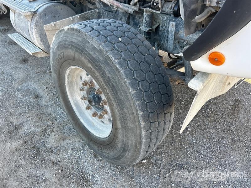 International Paystar 5500i Автобетоносмесители