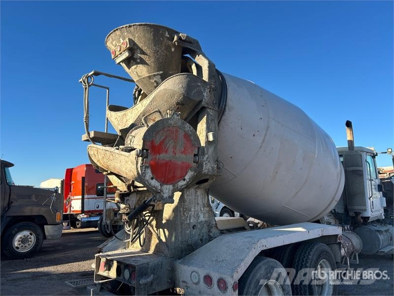 International Paystar 5500i Автобетоносмесители