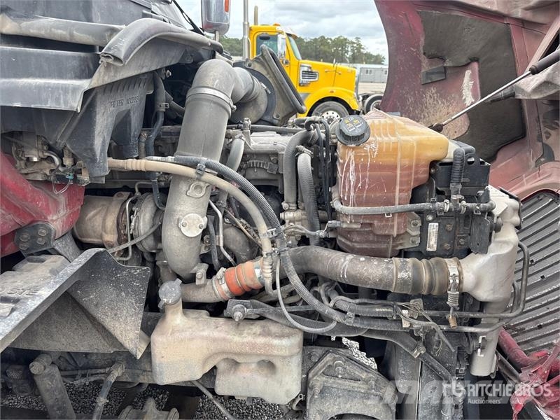 International Prosstar 6x4 T/A Day Cab Truck Tractor Vlačilci