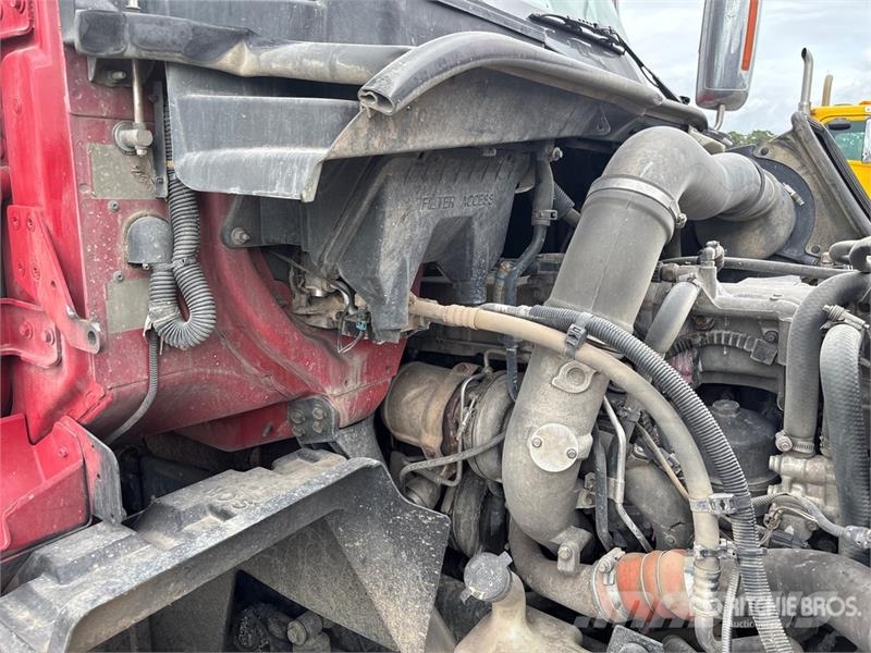 International Prosstar 6x4 T/A Day Cab Truck Tractor Vlačilci