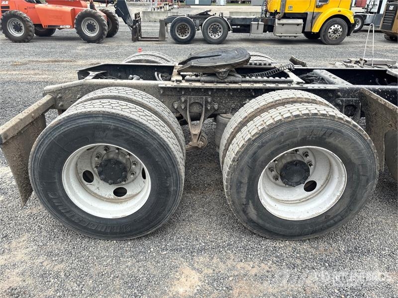 International Prosstar 6x4 T/A Day Cab Truck Tractor Vlačilci