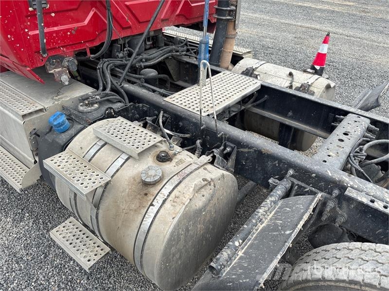 International Prosstar 6x4 T/A Day Cab Truck Tractor Vlačilci