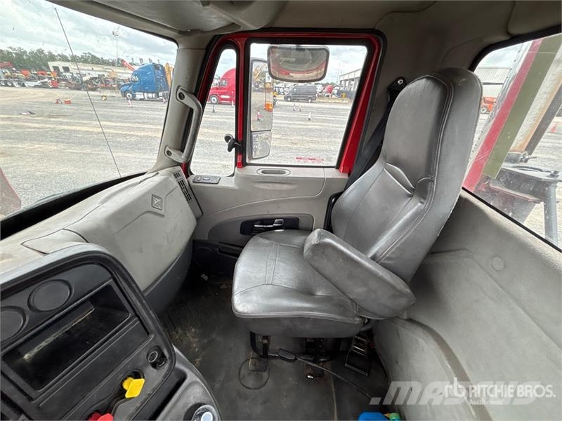 International Prosstar 6x4 T/A Day Cab Truck Tractor Vlačilci