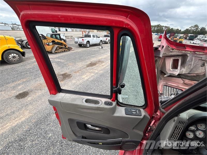 International Prosstar 6x4 T/A Day Cab Truck Tractor Vlačilci